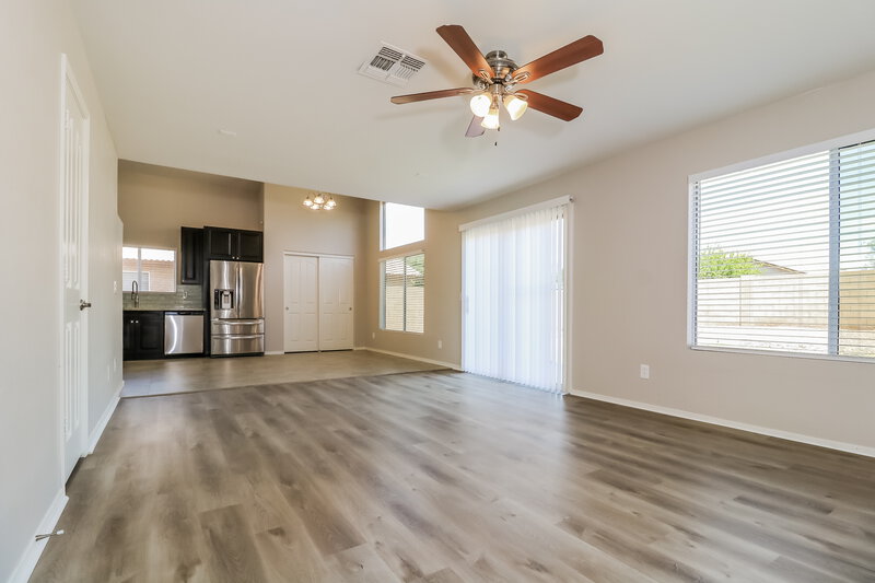 2,245/Mo, 8630 W Echo Ln Peoria, AZ 85345 Family Room View 2