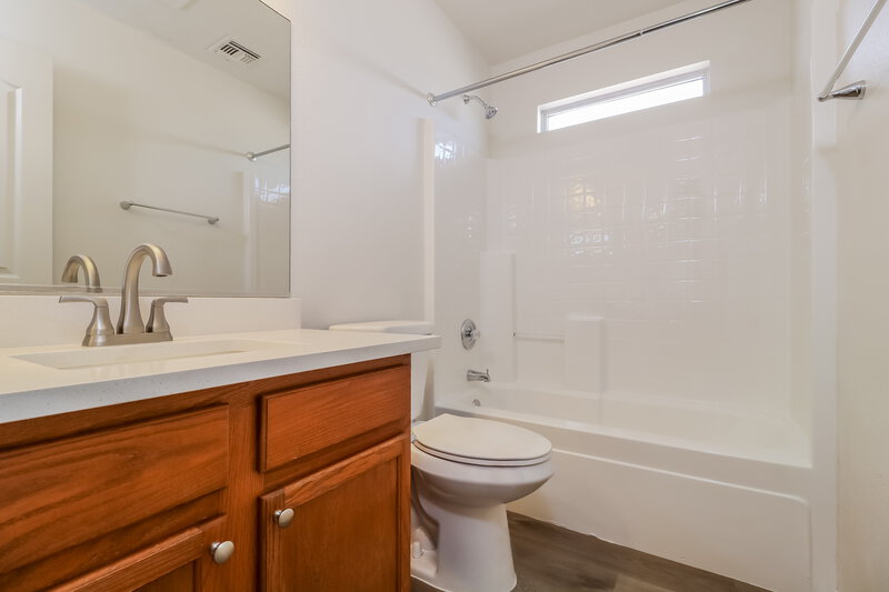 2,245/Mo, 8630 W Echo Ln Peoria, AZ 85345 Bathroom View