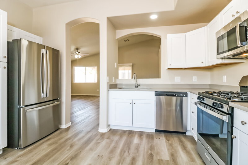 1,865/Mo, 16196 W Mesquite Dr Goodyear, AZ 85338 Kitchen View
