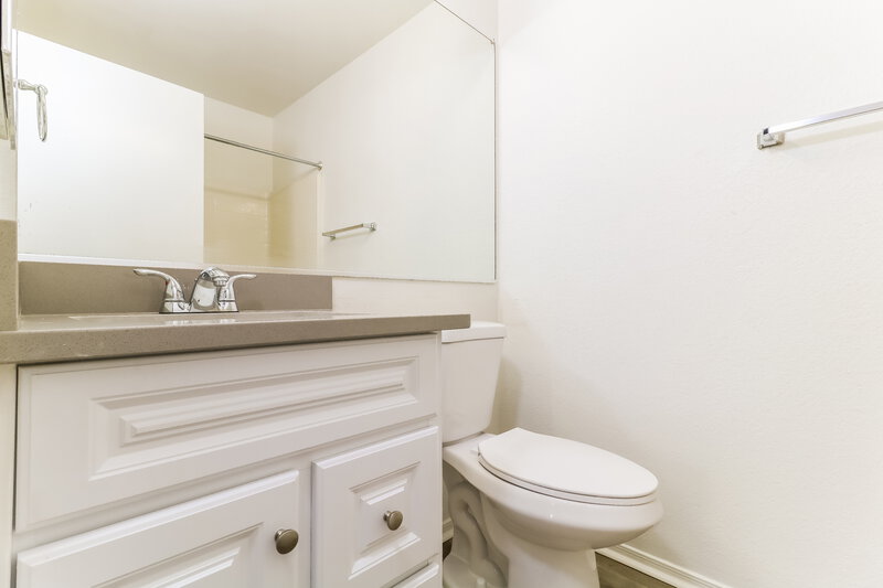 1,865/Mo, 16196 W Mesquite Dr Goodyear, AZ 85338 Bathroom View