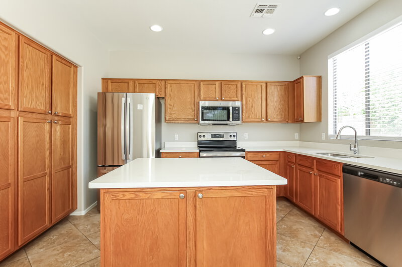 2,280/Mo, 9450 W Ross Ave Peoria, AZ 85382 Kitchen View