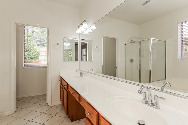 2,280/Mo, 9450 W Ross Ave Peoria, AZ 85382 Main Bathroom View