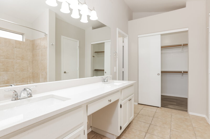 2,030/Mo, 18500 N 85th Ave Peoria, AZ 85382 Main Bathroom View