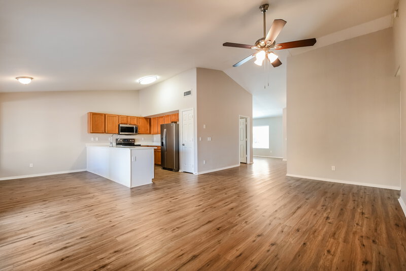 2,540/Mo, 820 N Sailors Way Gilbert, AZ 85234 Family Room View 2