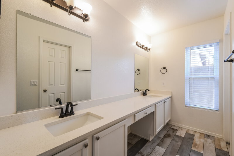 2,540/Mo, 820 N Sailors Way Gilbert, AZ 85234 Main Bathroom View