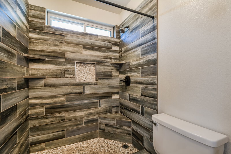 2,540/Mo, 820 N Sailors Way Gilbert, AZ 85234 Main Bathroom View 2