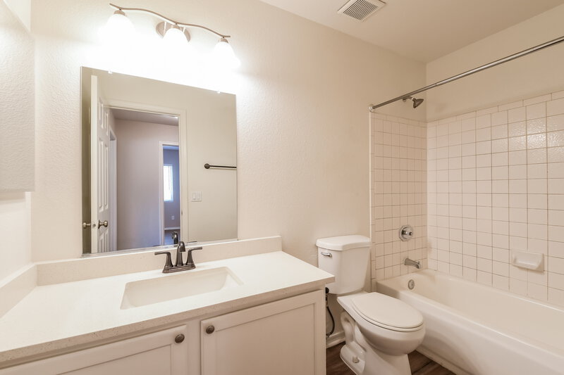 2,540/Mo, 820 N Sailors Way Gilbert, AZ 85234 Bathroom View