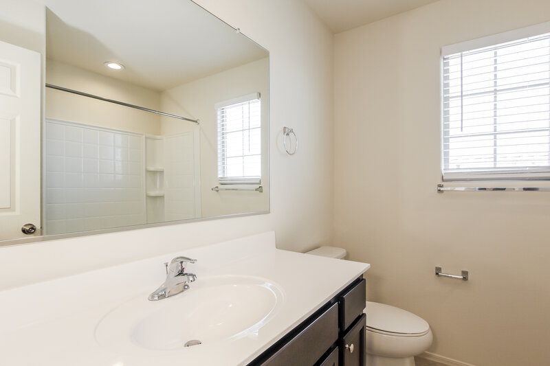 2,550/Mo, 5012 S 109th Dr Tolleson, AZ 85353 Bathroom View