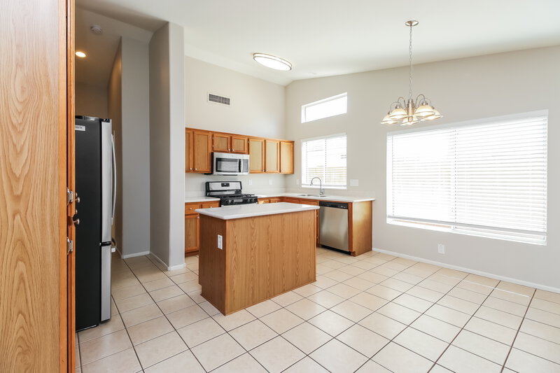 2,465/Mo, 3329 E Wahalla Ln Phoenix, AZ 85050 Kitchen View