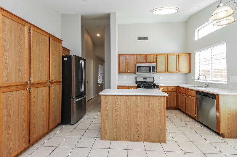 2,465/Mo, 3329 E Wahalla Ln Phoenix, AZ 85050 Kitchen View 2