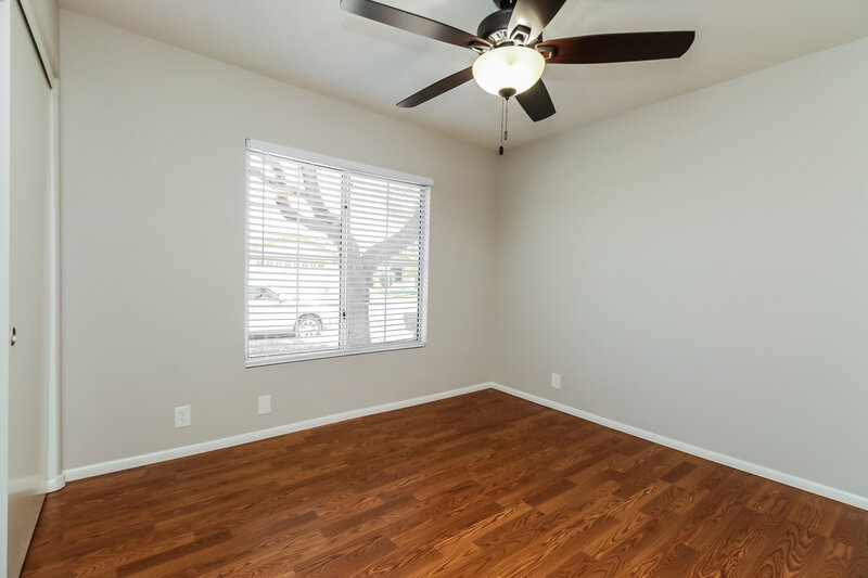 2,465/Mo, 3329 E Wahalla Ln Phoenix, AZ 85050 Bedroom View 2