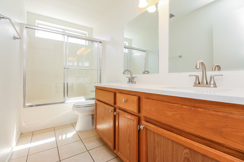 2,465/Mo, 3329 E Wahalla Ln Phoenix, AZ 85050 Bathroom View