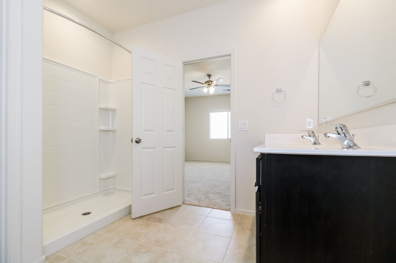 2,210/Mo, 5016 S 109th Dr Tolleson, AZ 85353 Main Bathroom View