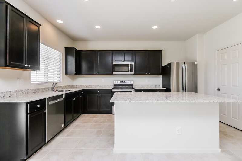 2,080/Mo, 11153 W Bloch Rd Tolleson, AZ 85353 Kitchen View