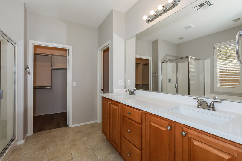 2,450/Mo, 3407 E Meadowview Ct Gilbert, AZ 85298 Main Bathroom View 2