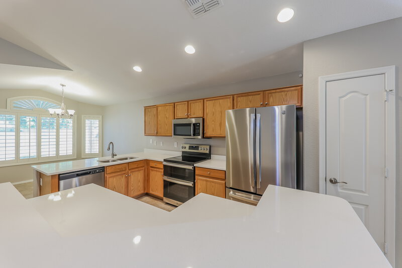2,320/Mo, 20909 N 84th Dr Peoria, AZ 85382 Kitchen View 2