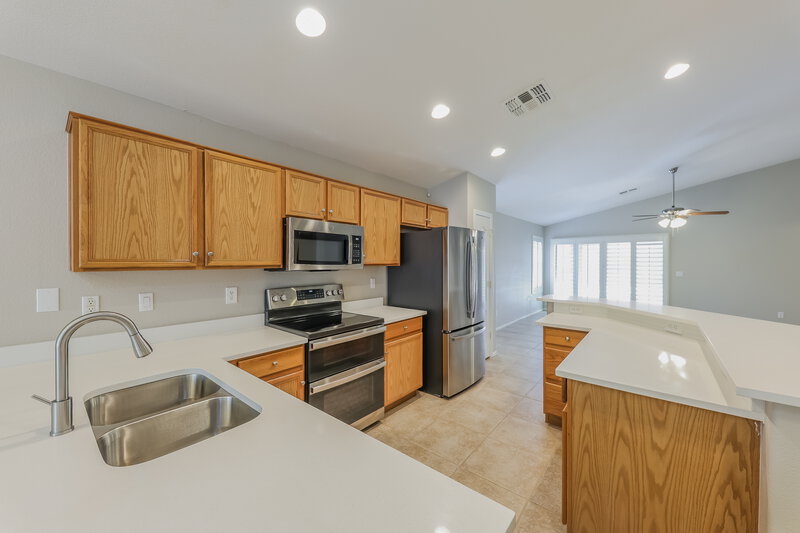 2,320/Mo, 20909 N 84th Dr Peoria, AZ 85382 Kitchen View 3