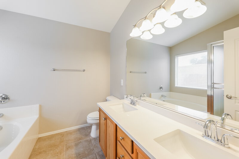 2,320/Mo, 20909 N 84th Dr Peoria, AZ 85382 Main Bathroom View
