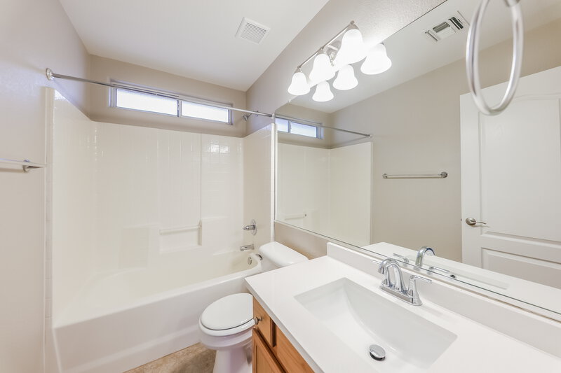 2,320/Mo, 20909 N 84th Dr Peoria, AZ 85382 Bathroom View