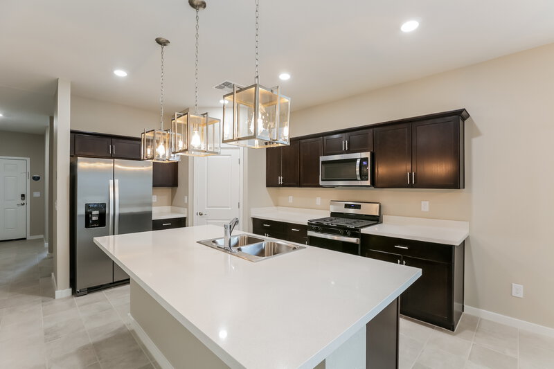 2,390/Mo, 4728 S 69th Avenue Phoenix, AZ 85043 Kitchen View 2