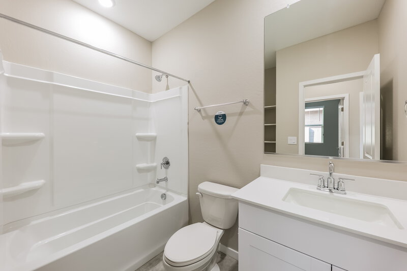 2,045/Mo, 6857 W Luxton Lane Phoenix, AZ 85043 Bathroom View