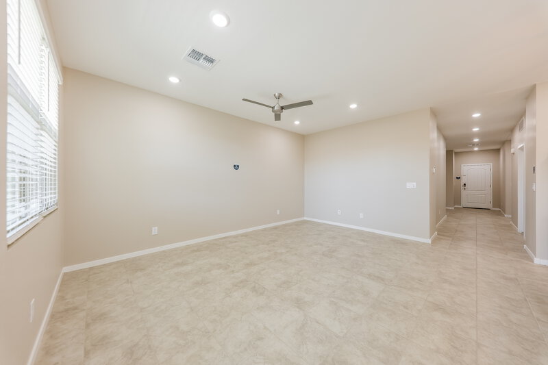 2,359/Mo, 6847 W Parkway Drive Phoenix, AZ 85043 Living Room View 2