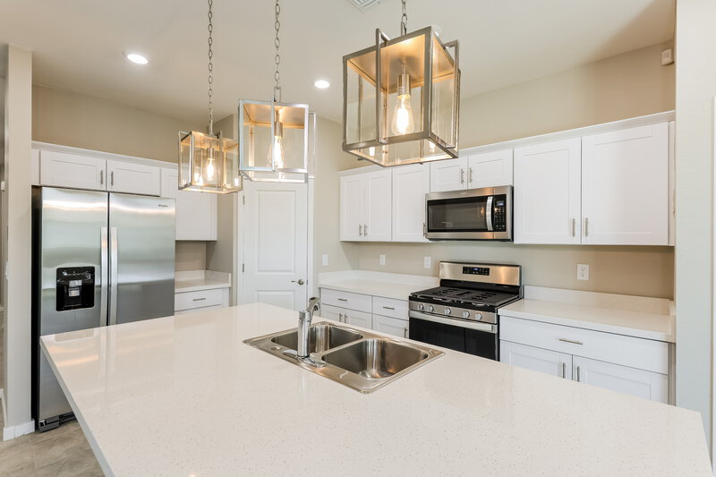 2,359/Mo, 6847 W Parkway Drive Phoenix, AZ 85043 Kitchen View 2