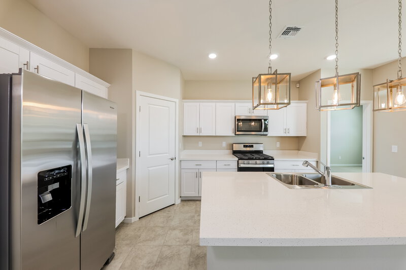 2,359/Mo, 6847 W Parkway Drive Phoenix, AZ 85043 Kitchen View 3