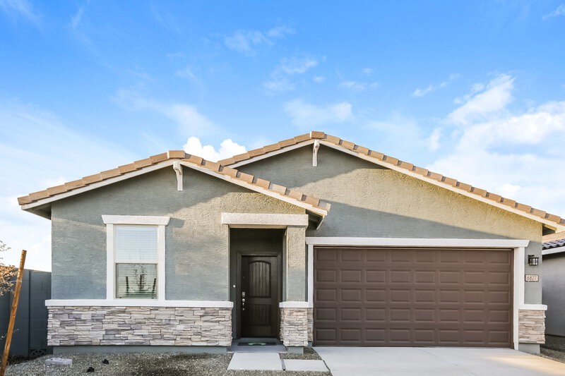 2,580/Mo, 6827 W Parkway Drive Phoenix, AZ 85043 External View