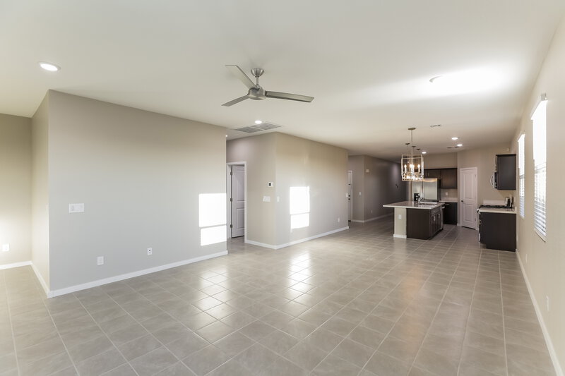 2,580/Mo, 6827 W Parkway Drive Phoenix, AZ 85043 Living Room View
