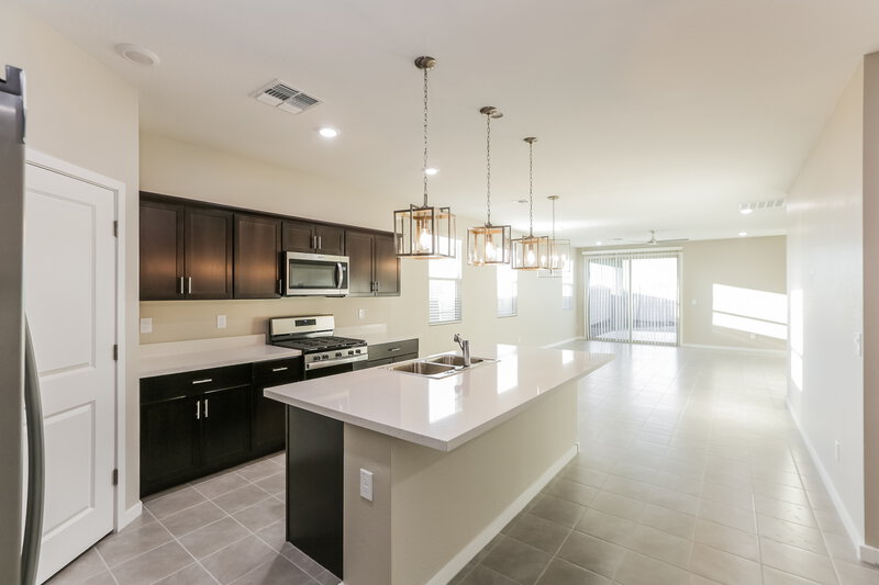 2,580/Mo, 6827 W Parkway Drive Phoenix, AZ 85043 Kitchen View