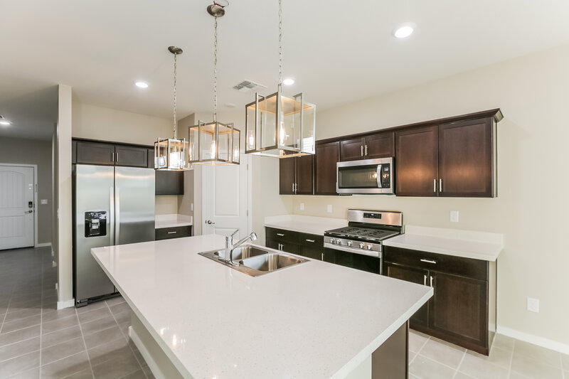 2,580/Mo, 6827 W Parkway Drive Phoenix, AZ 85043 Kitchen View 2