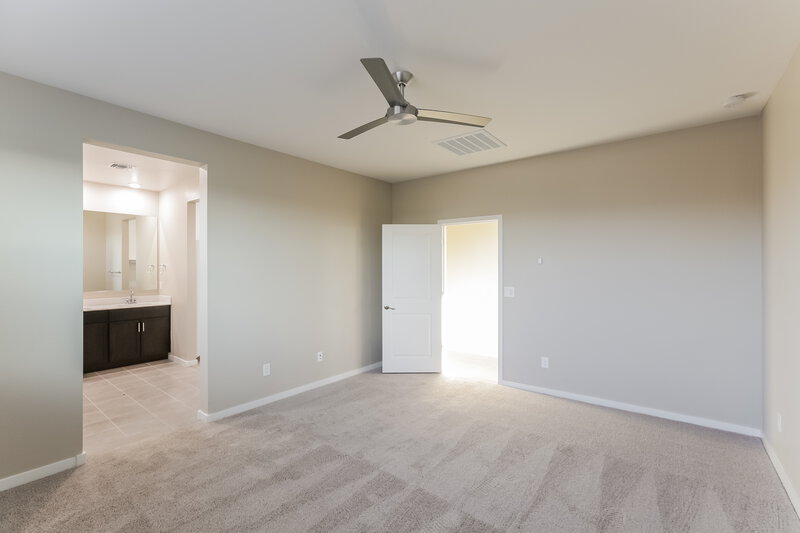 2,580/Mo, 6827 W Parkway Drive Phoenix, AZ 85043 Main Bedroom View 2