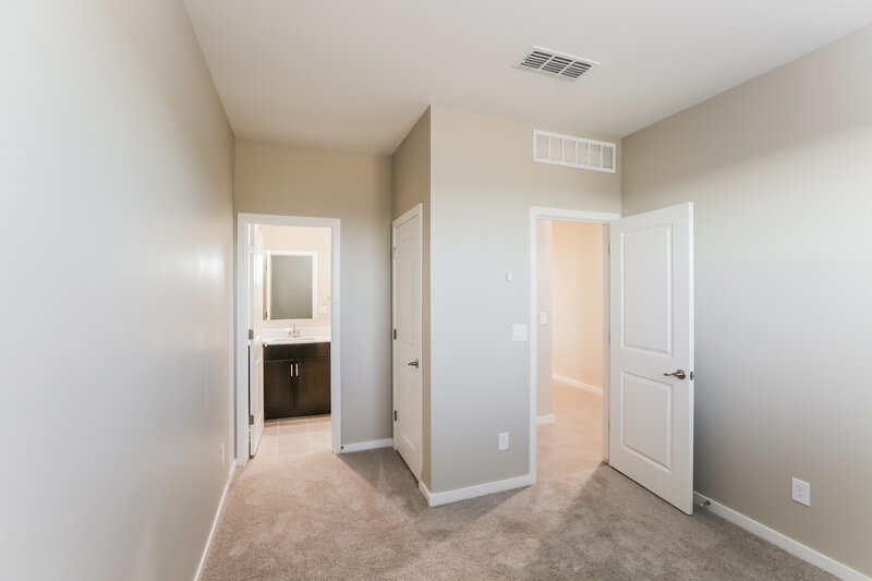 2,580/Mo, 6827 W Parkway Drive Phoenix, AZ 85043 Bedroom View 3