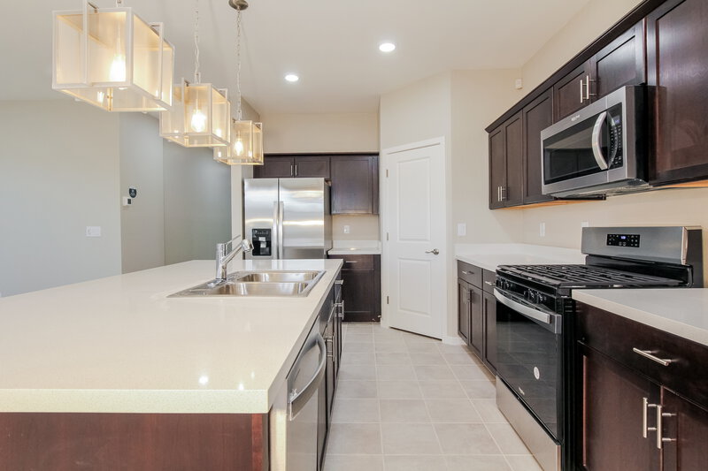 2,260/Mo, 6845 W Marguerite Avenue Phoenix, AZ 85043 Kitchen View