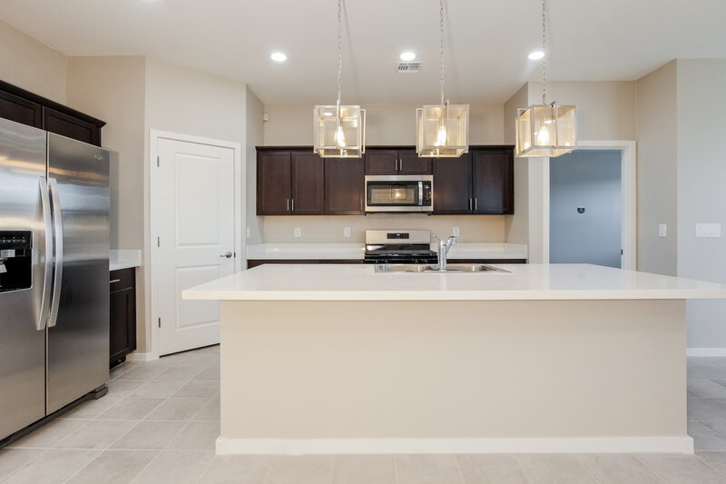 2,260/Mo, 6845 W Marguerite Avenue Phoenix, AZ 85043 Kitchen View 2