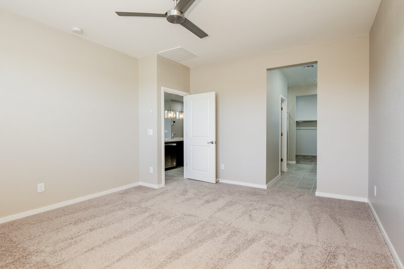 2,260/Mo, 6845 W Marguerite Avenue Phoenix, AZ 85043 Main Bedroom View 2