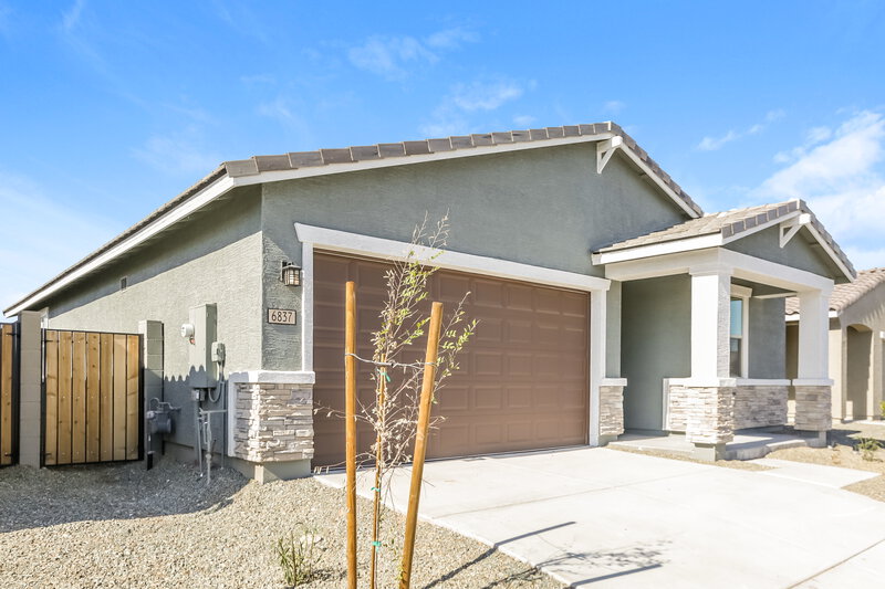 2,230/Mo, 6837 W Marguerite Avenue Phoenix, AZ 85043 Front View