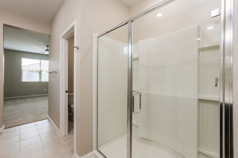 2,260/Mo, 6819 W Levi Drive Phoenix, AZ 85043 Bathroom View