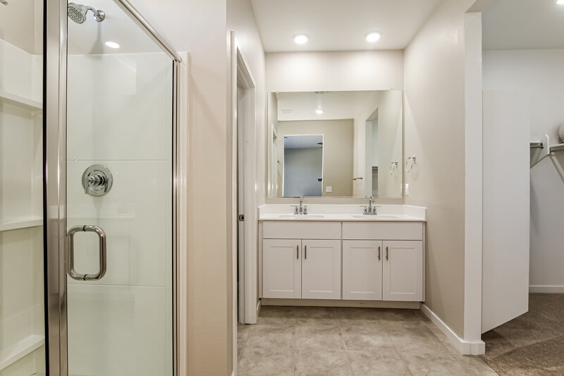 2,485/Mo, 6810 W Gaby Road Phoenix, AZ 85043 Main Bathroom View
