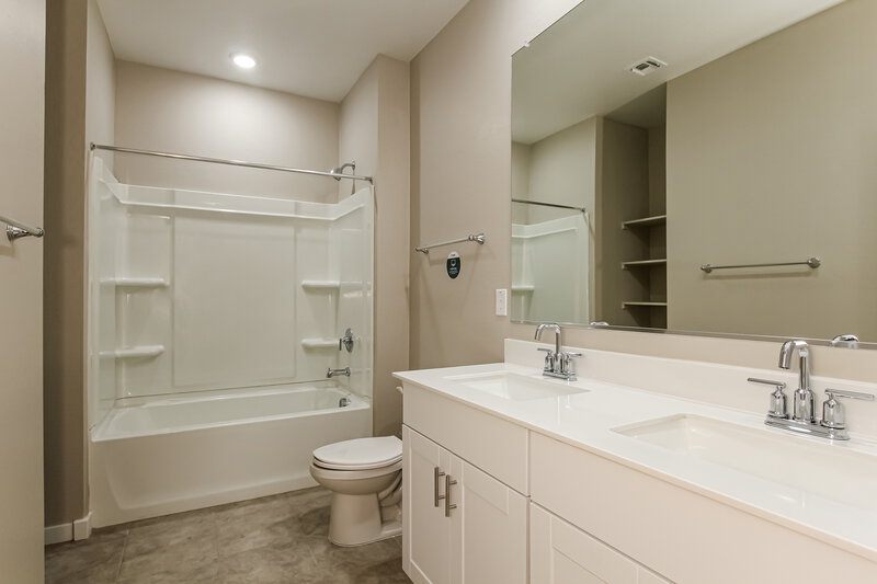 2,485/Mo, 6810 W Gaby Road Phoenix, AZ 85043 Main Bathroom View 2