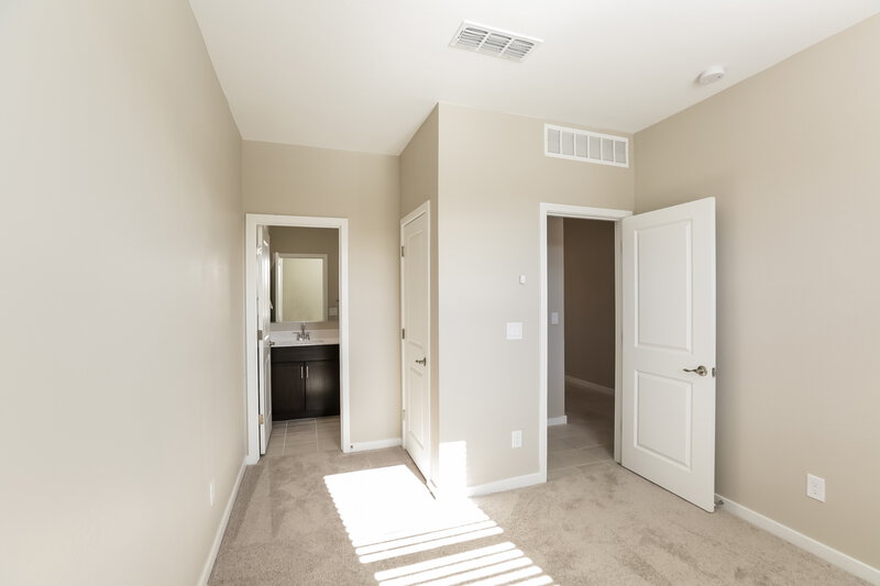 2,390/Mo, 6838 W Gaby Road Phoenix, AZ 85043 Den View