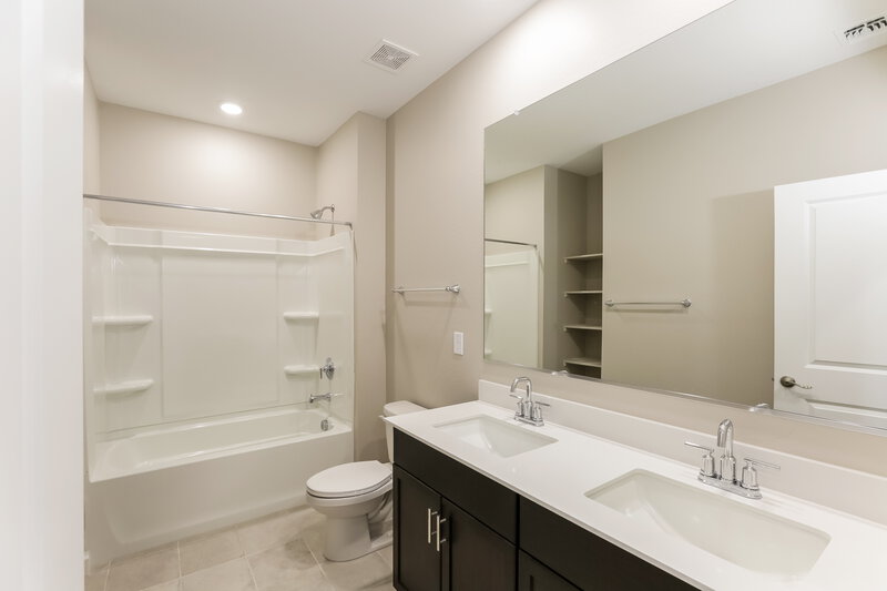 2,390/Mo, 6838 W Gaby Road Phoenix, AZ 85043 Bathroom View