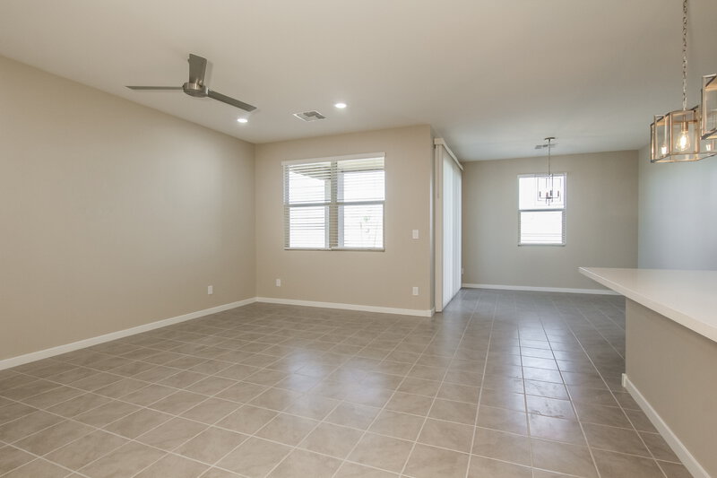 3,450/Mo, 4623 S 67th Lane Phoenix, AZ 85043 Living Room View