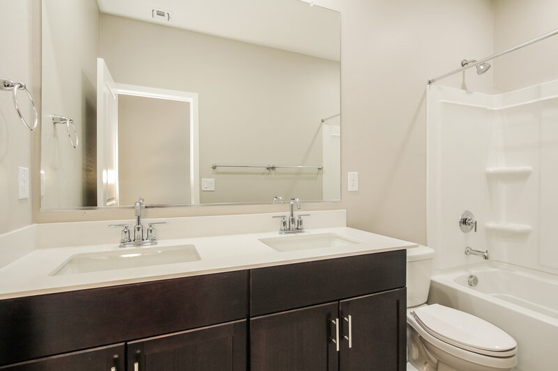 3,450/Mo, 4623 S 67th Lane Phoenix, AZ 85043 Bathroom View