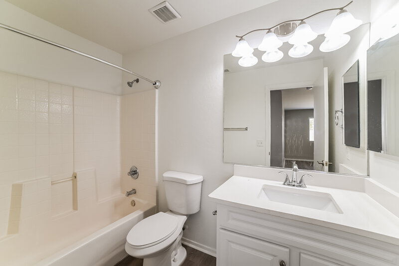 1,935/Mo, 15876 W Jackson St Goodyear, AZ 85338 Main Bathroom View