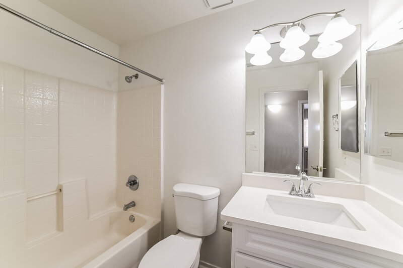 1,935/Mo, 15876 W Jackson St Goodyear, AZ 85338 Bathroom View