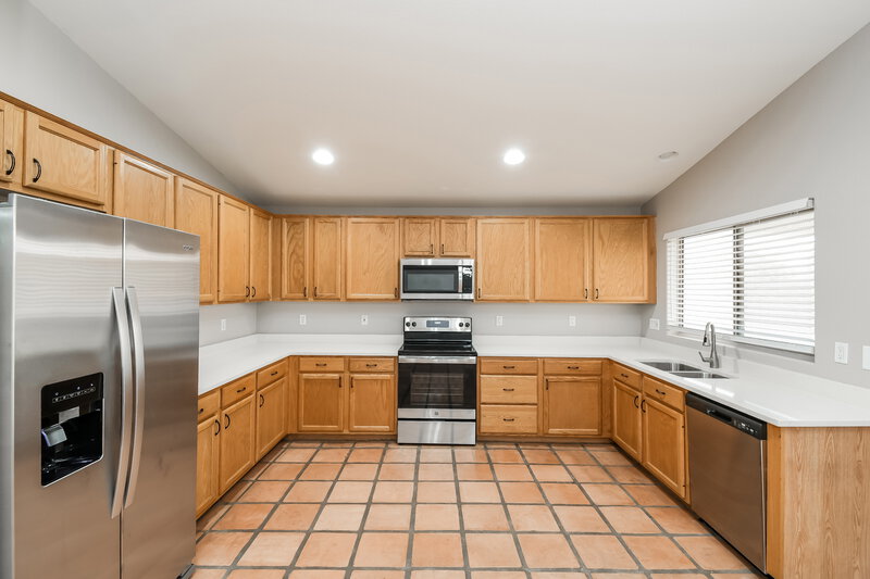 2,405/Mo, 6102 S Ashley Dr Chandler, AZ 85249 Kitchen View 2