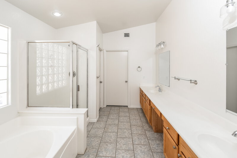 2,405/Mo, 6102 S Ashley Dr Chandler, AZ 85249 Main Bathroom View 2