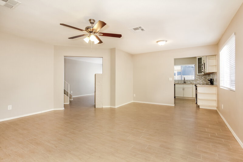 2,095/Mo, 18232 N 30th Pl Phoenix, AZ 85032 Living Room View